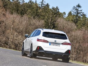 Test: zo gaat de Audi A6 e-tron de BMW i5 Touring te lijf