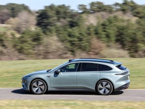 Test: zo gaat de Audi A6 e-tron de BMW i5 Touring te lijf