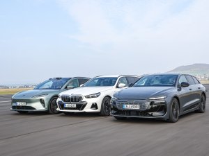 Test: zo gaat de Audi A6 e-tron de BMW i5 Touring te lijf