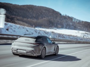 Krijg je modderlaarzen bij de elektrische Porsche Taycan Cross Turismo?