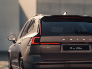 Volvo weigert stokoude XC60 met pensioen te sturen: als PHEV nu 200 km elektrisch