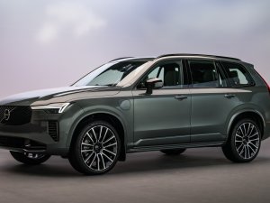 Volvo weigert stokoude XC60 met pensioen te sturen: als PHEV nu 200 km elektrisch
