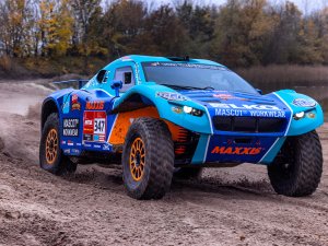 Met een Corvette de Dakar-rally rijden? Dat kan! Met de Century CR6 van de broertjes Coronel