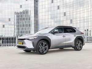 Waarom de Toyota bZ4x plotseling bijna 4000 euro goedkoper is