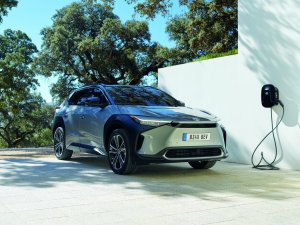 Toyota bZ4X test - Hoe goed is de elektrische suv die Toyota eigenlijk niet wilde maken?