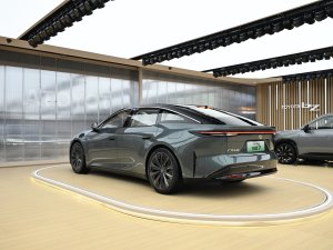 Nieuwe elektrische Toyota is ruim 5 meter lang en kost nog geen 20.000 euro