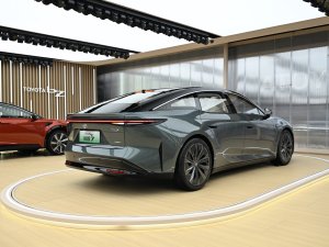 Nieuwe elektrische Toyota is ruim 5 meter lang en kost nog geen 20.000 euro