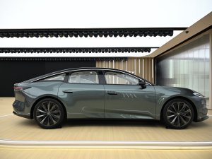 Nieuwe elektrische Toyota is ruim 5 meter lang en kost nog geen 20.000 euro