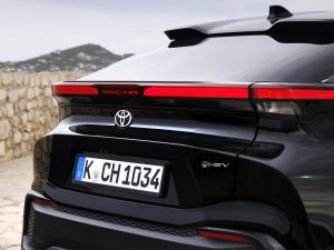 Waarom de Toyota C-HR plotseling duizenden euro’s goedkoper is