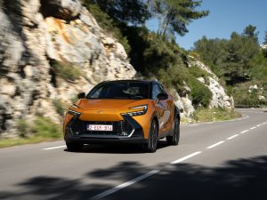 Waarom de Toyota C-HR plotseling duizenden euro’s goedkoper is