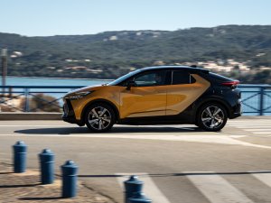 Toyota C-HR plug-in hybrid (2024) review - er is iets geks met de prijs