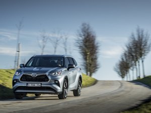 Toyota gelooft nog heilig in de benzinemotor en wil er miljarden mee verdienen