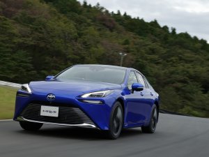 Toyota werkt aan EV met 768 kilometer actieradius (en je hoeft hem niet op te laden)