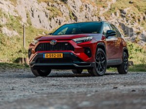 Toyota RAV4 met stekker nu goedkoper dan RAV4 zonder stekker