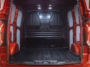 Test: in de Ford Transit Custom 2024 kun je van je stuur eten