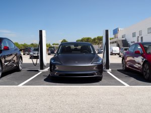 Tesla-rijders hebben amper profijt van nog snellere Superchargers (V4)