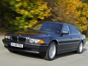 Vakantieauto van je dromen - BMW 750iL (E38)