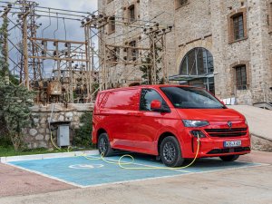 Review Volkswagen Transporter (2025): kan hij de Transit Custom inhalen?