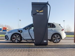 EV-rapport: batterij van PHEV (20 kWh) even duur als die van EV (65 kWh)
