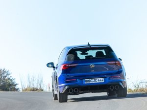 Test - Waarom de Volkswagen Golf R als 'beste hot hatchback' toch moet buigen voor de BMW M240i Coupé