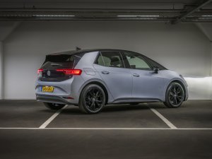 Duitse elektrische gezinsauto is plotseling spotgoedkoop