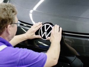 Waarom Volkswagen niet blij is dat zijn EV's over de toonbank vliegen