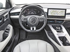 TEST: 4 dingen die MG5 Electric beter doet dan Volkswagen Passat Variant
