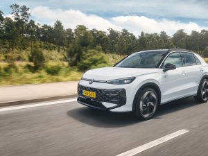 Nederland koopt meer auto's: feest bij Mazda en Volvo