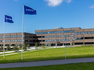 Dit automerk had in 2024 een topjaar, maar schakelt terug en ontslaat duizenden werknemers