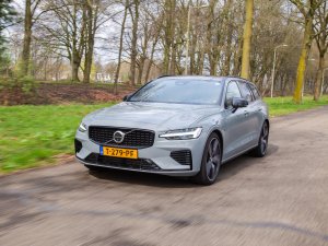 Volvo wil auto’s verkopen en zet bijl in EV-strategie