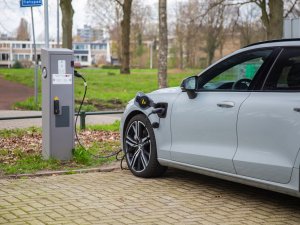 Volvo wil auto’s verkopen en zet bijl in EV-strategie