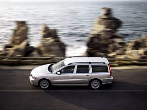 Test: hiermee ben je in stokoude Volvo ruim drie keer zo snel als in splinternieuwe Mercedes