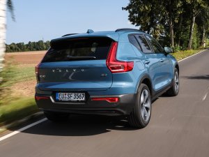 125.687 Nederlanders opgelet: je auto kan in brand vliegen, één telefoontje voorkomt het