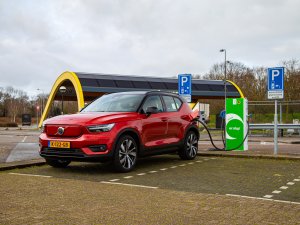 Volvo wil auto’s verkopen en zet bijl in EV-strategie