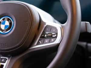 Drie voordelen en drie nadelen van de elektrische BMW i4
