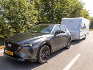 Zo hard (of langzaam) mag je met een caravan rijden