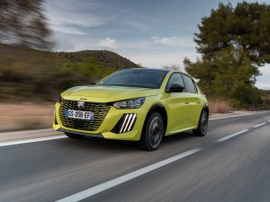 Wil je een auto met lage afschrijving? Koop een gele (en mijd deze kleur als de pest)