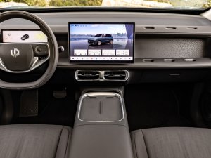 TEST: Deze nieuweling daagt de Kia EV3 en de Skoda Elroq uit, maar is véél goedkoper