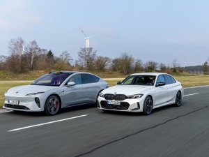 TEST: zoveel sneller sprint de Nio ET5 dan de BMW M340d Xdrive - hoelang houdt-ie het vol?