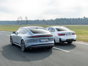 TEST: zoveel sneller sprint de Nio ET5 dan de BMW M340d Xdrive - hoelang houdt-ie het vol?