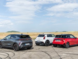 TEST elektrische hot hatches: de Alpine A290, Cupra Raval en Mini Cooper SE sprinten als een 911