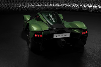 Verstopte oren? De Aston Martin Valkyrie Roadster spuit ze voor je uit