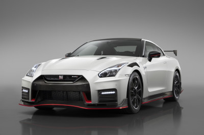 Nissan GT-R Nismo wordt nog maar eens uitgewrongen