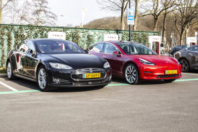 Zo zit het: Tesla Model 3 en V3 Supercharger [UPDATE]