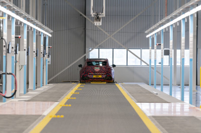 Aston Martin start voorserieproductie DBX in nieuwe St. Athan-fabriek