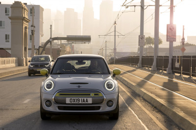 Hoe verhoudt de Mini Electric zich tot de concurrentie?