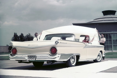 Ford Fairlane 500