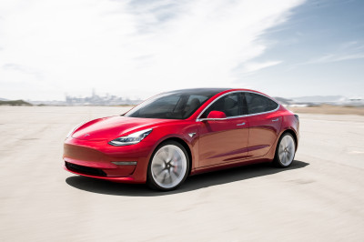 Tesla levert recordaantal auto's af, schrijft toch weer rode cijfers