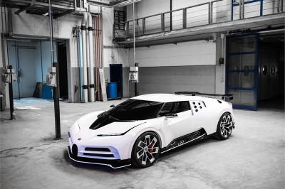 Bugatti Centodieci kost 8 miljoen en brengt hommage aan EB110