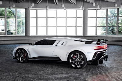 Bugatti Centodieci is sterker, maar langzamer dan een Chiron